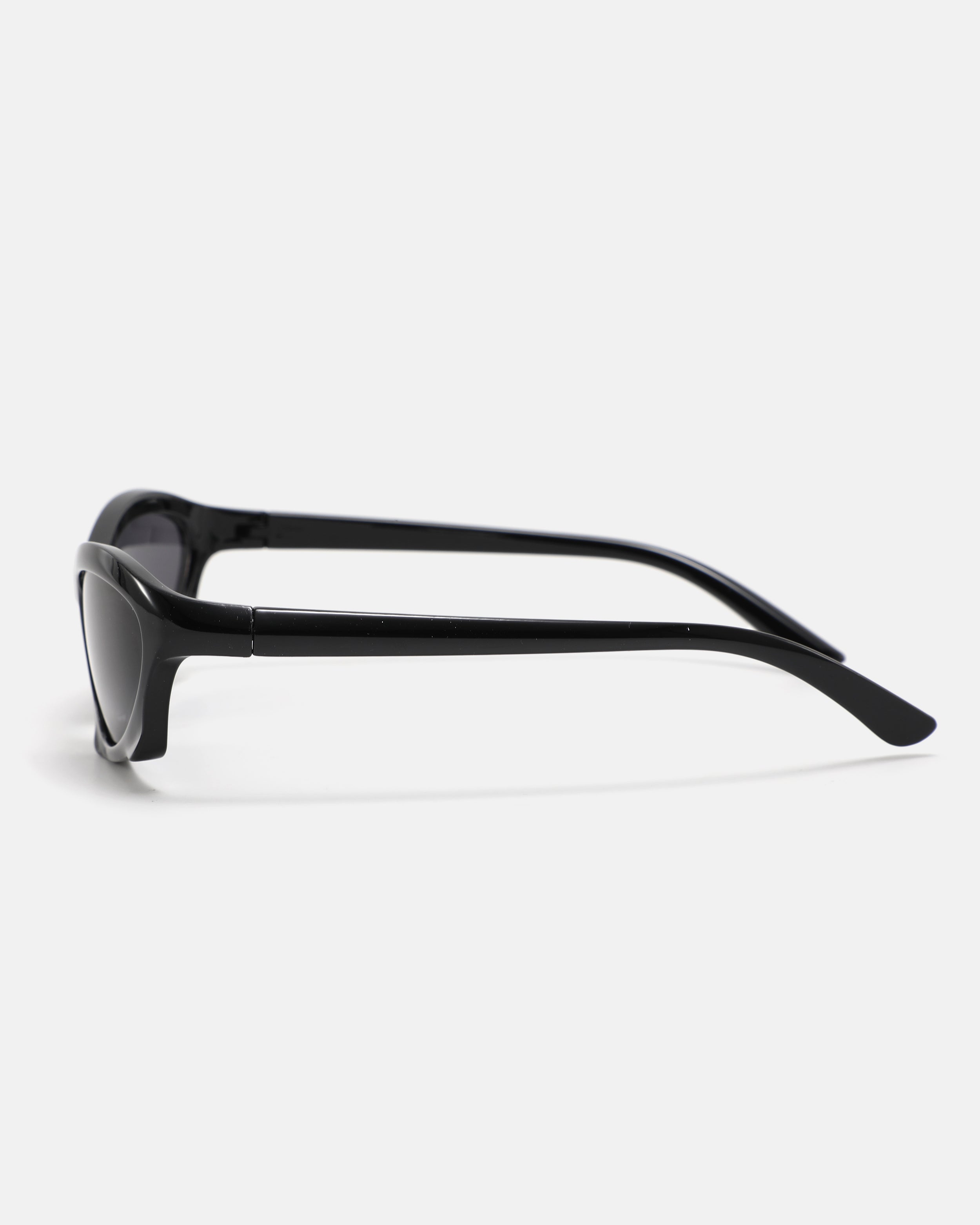 LUNAR Wrap Sunglasses | Black